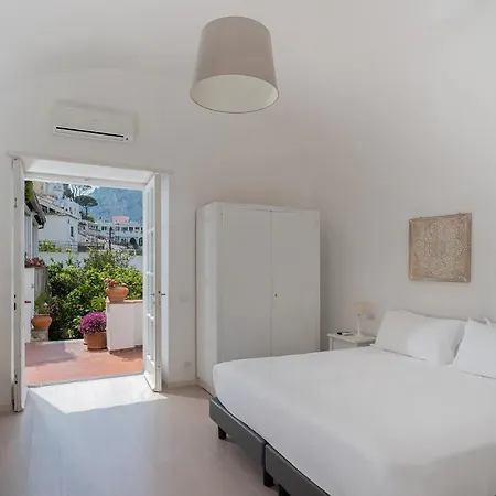 Town Apartment *